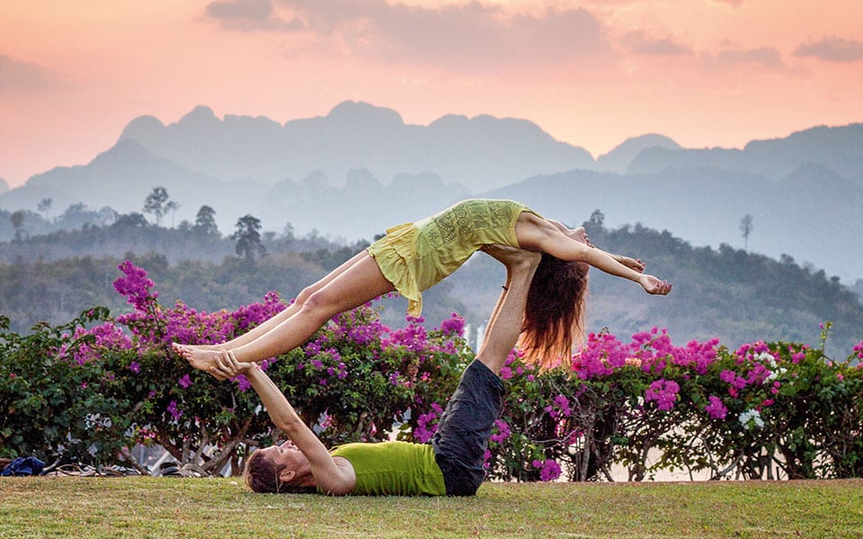 Acro_Yoga Acro Yoga Übung in der Natur