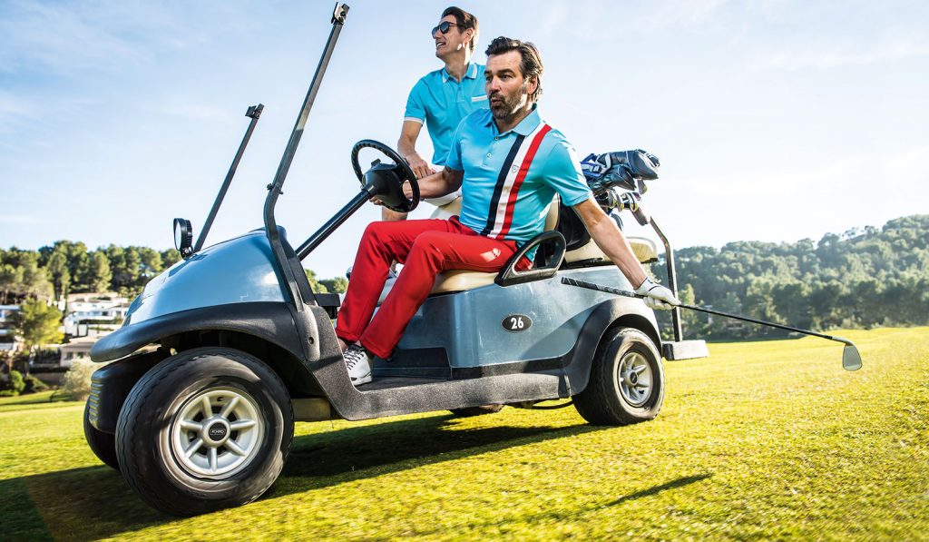 Golfer im Golfcart