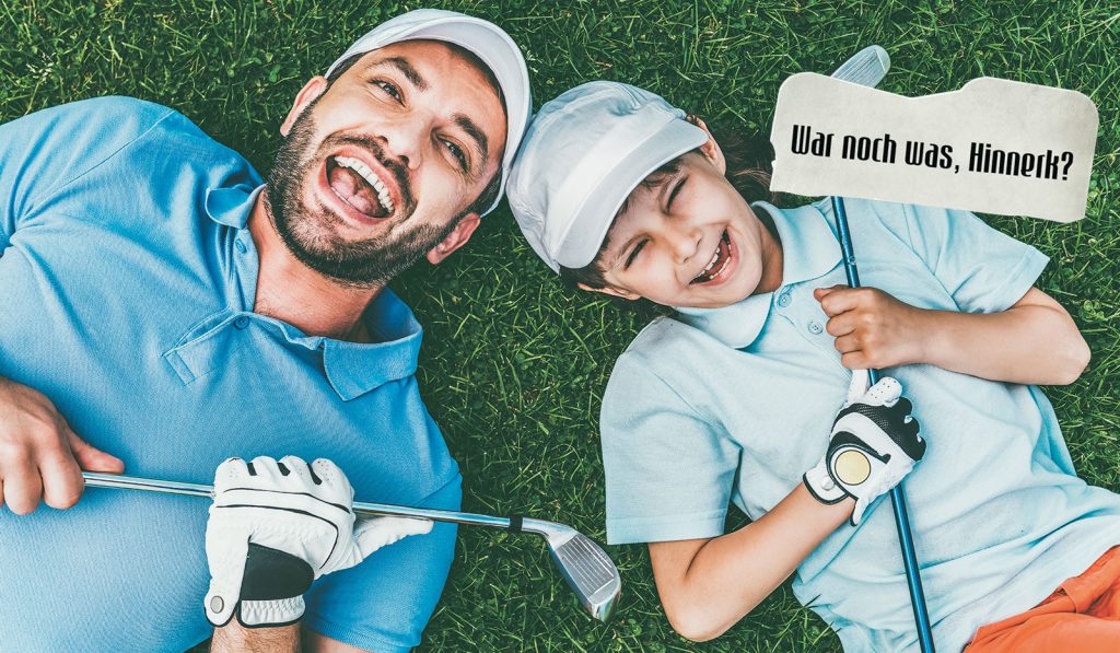 Vater und Sohn in Golfbekleidung