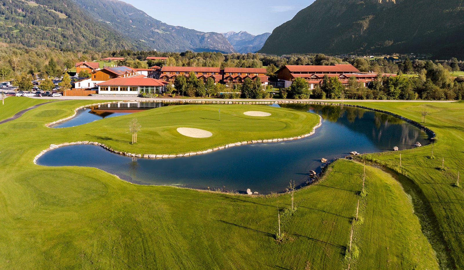 Panoramaperspektive Golfplatz und Dolomitengolf Resort