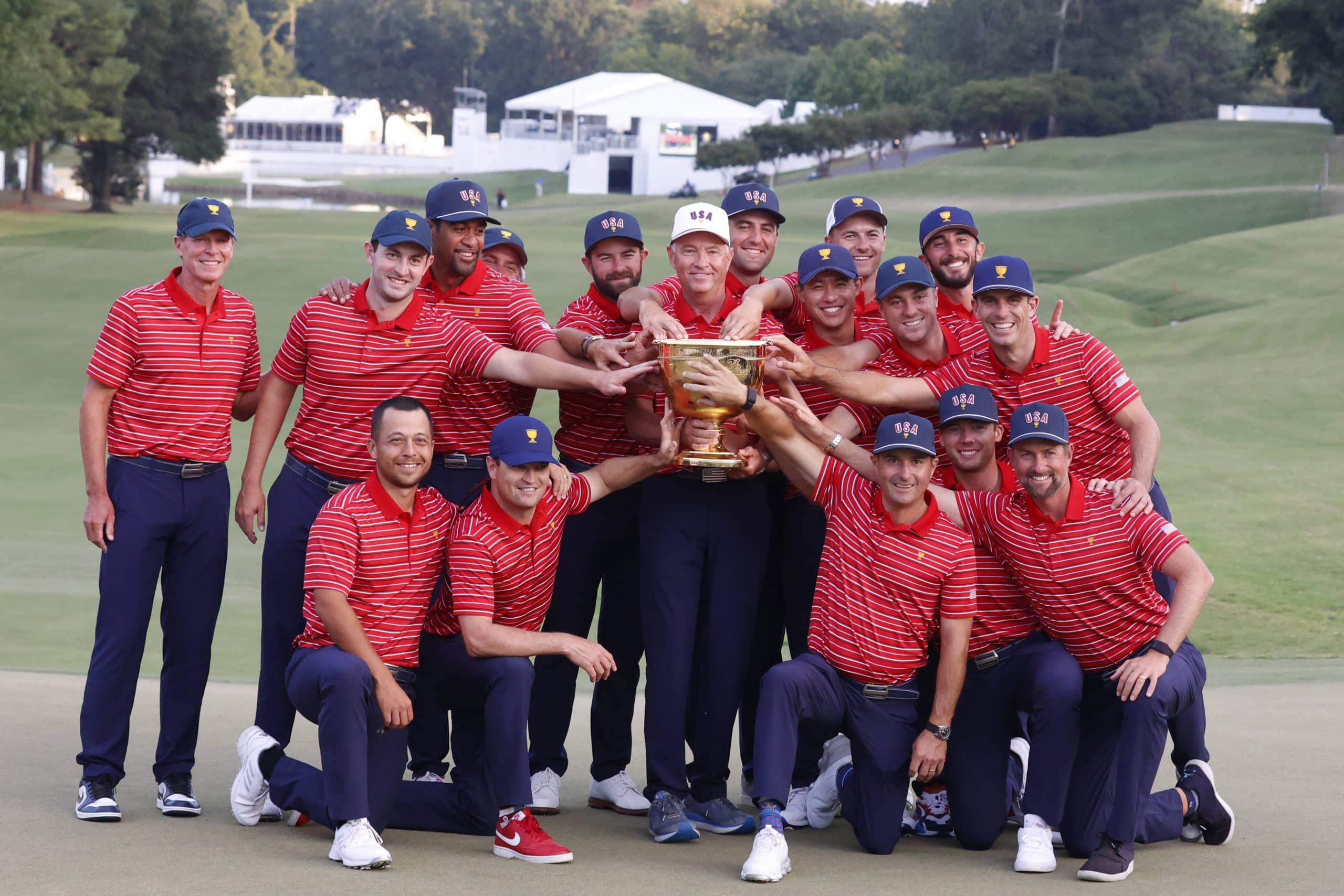 USA Presidents Cup Team does a team photo after winning the 2022 Presidents Cup