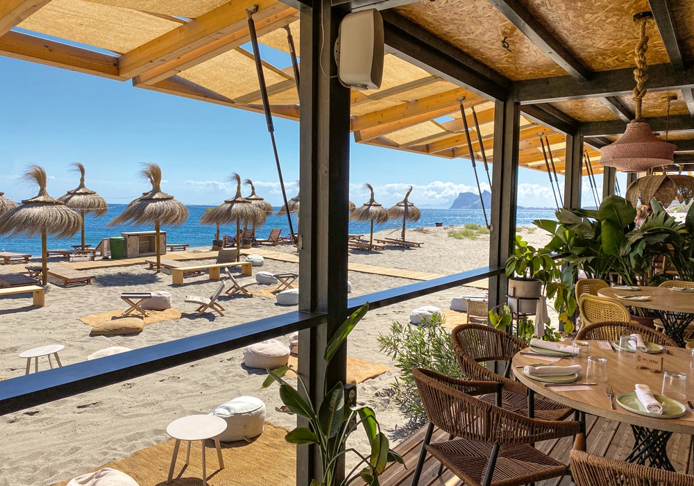 Restaurant und Beach-Bar: Sal Verde Arena Bar.