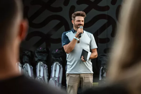 Daniel Buder, Kopf des Golfcamps.