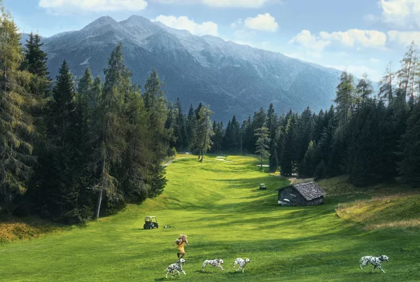 Österreich Golf Blick vom Hügel runter zur Fahne