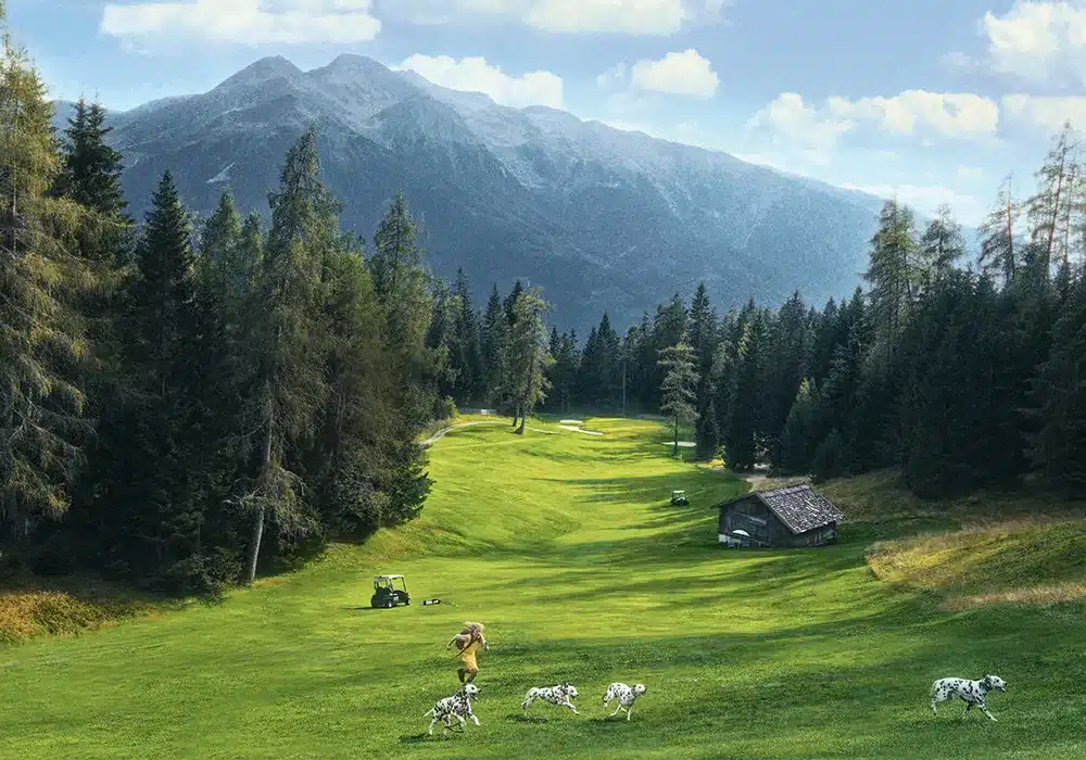 Österreich Golf Blick vom Hügel runter zur Fahne