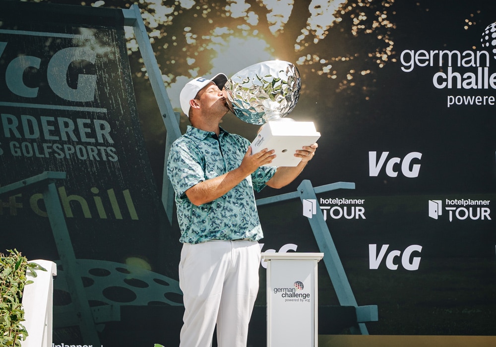 JC Ritchie mit der Trophy der German Challenge 2025