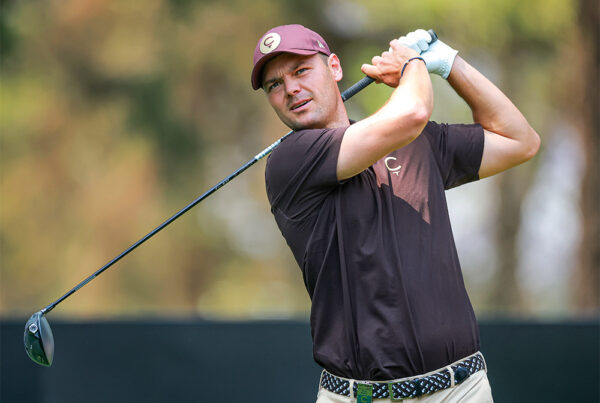 Martin Kaymer ist auf der LIV Golf Tour Captain des Cleeks GC. Hier beim Abschlag.
